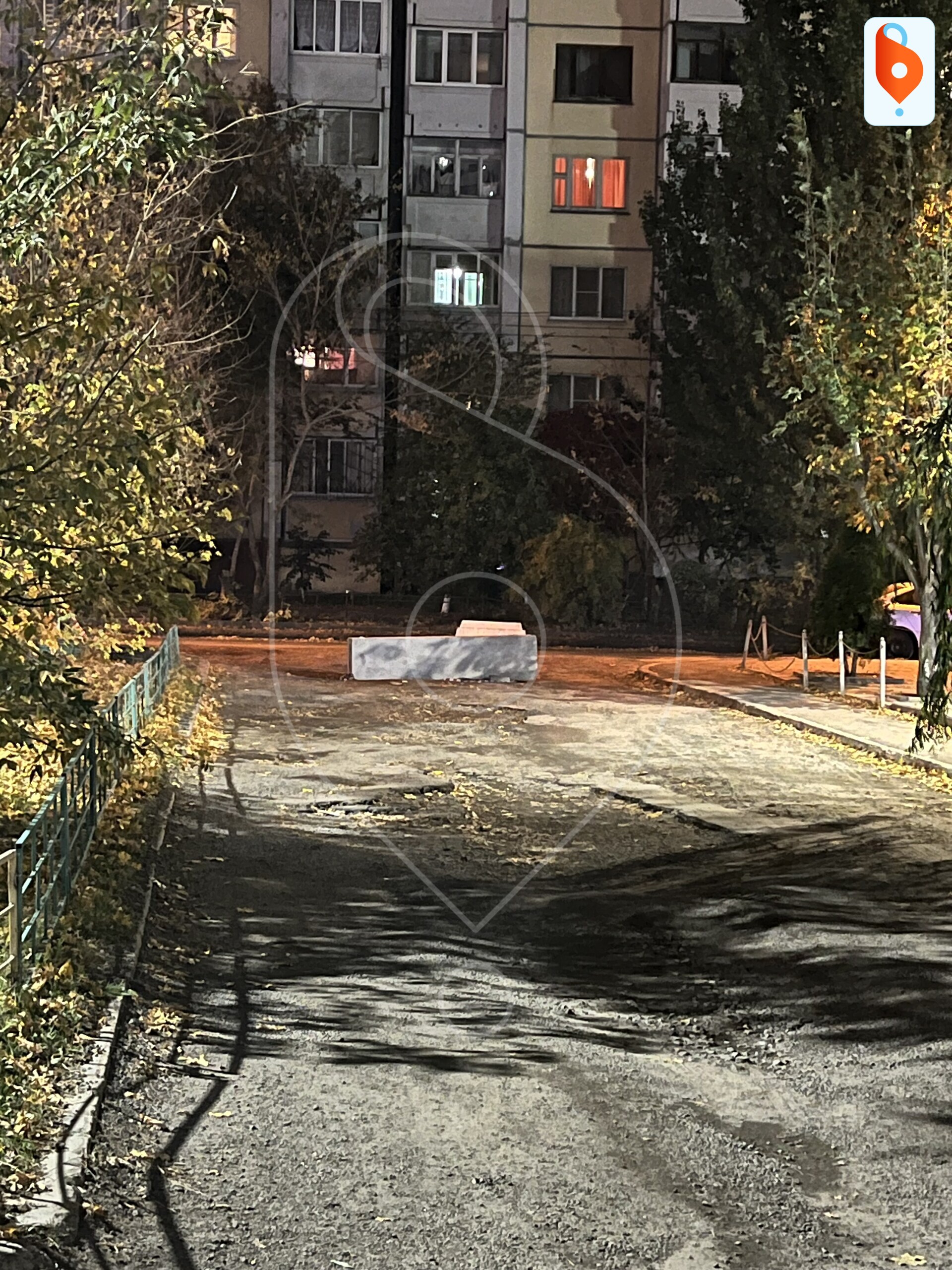 Двор на Московском проспекте превратился в большую свалку из-за ремонта дороги