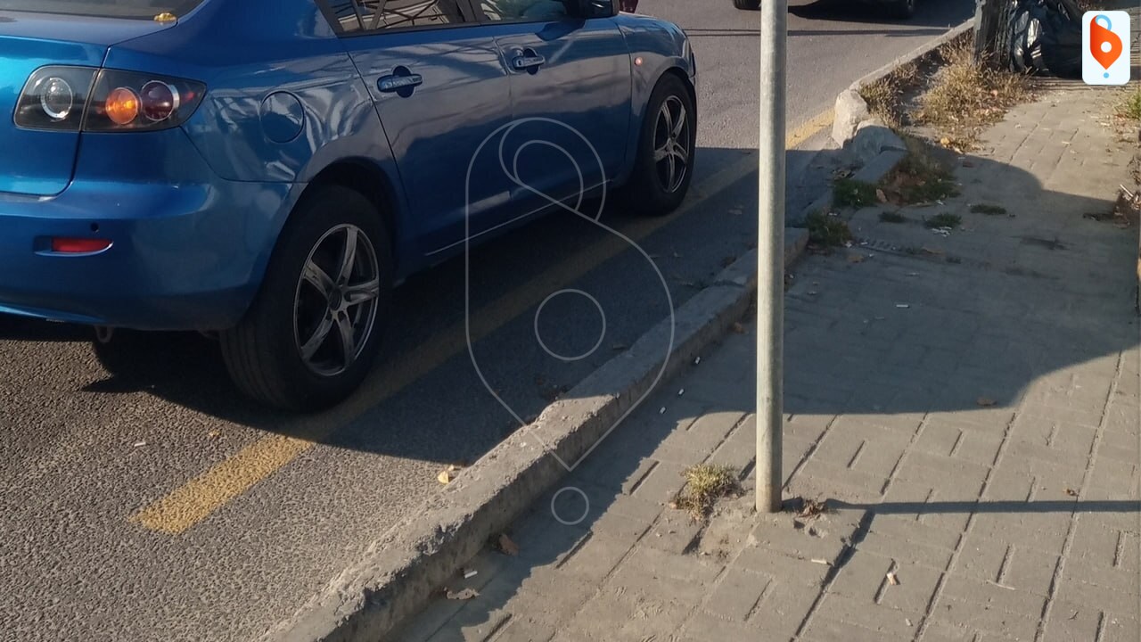 Пенсионерка упала и поранила ноги из-за опасного бордюра