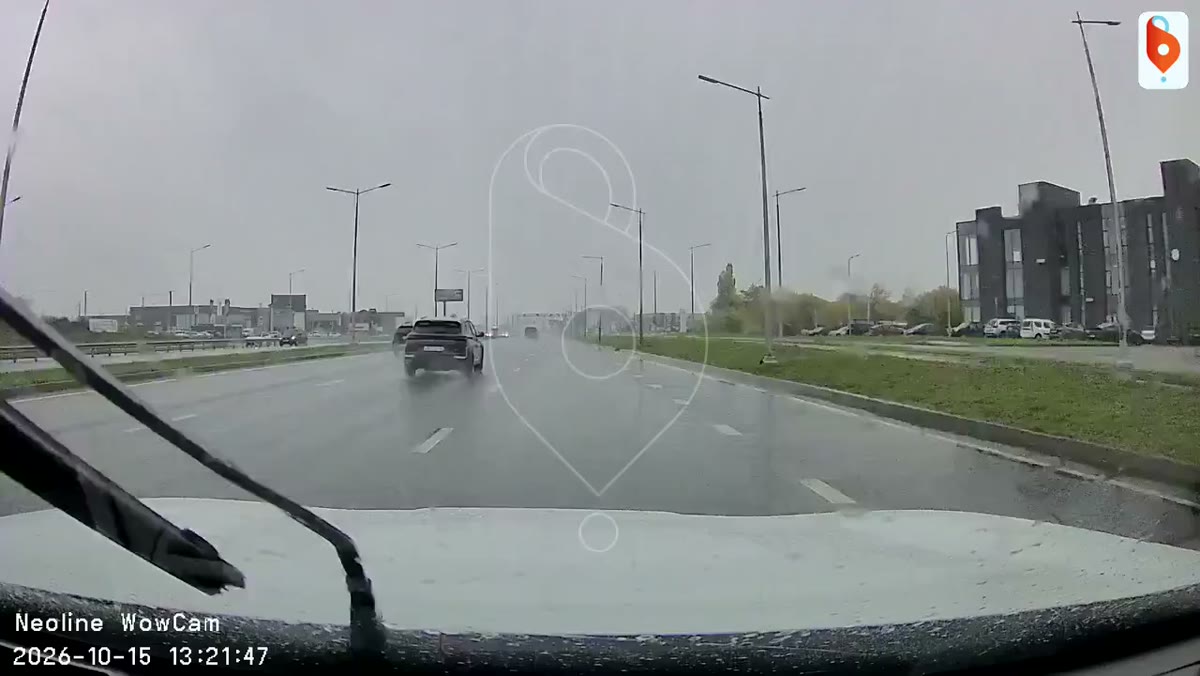 Автомобиль сдавал назад и спровоцировал ДТП на Урывского
